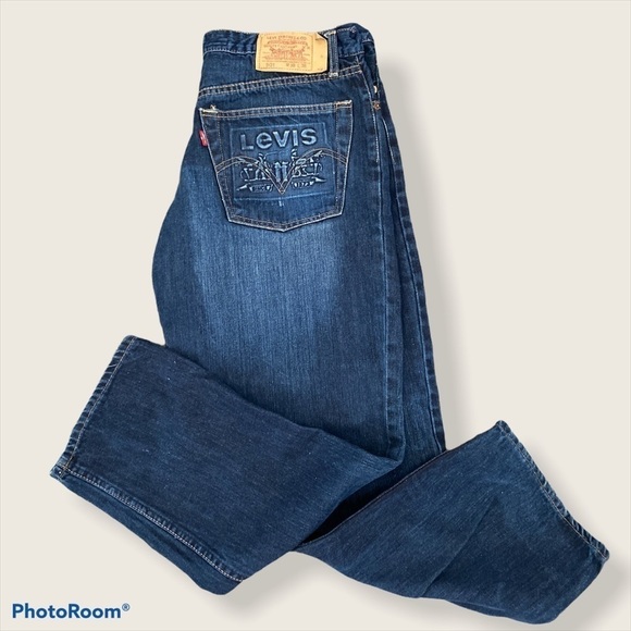 Vintage Y2K Levi’s embossed logo pocket dark wash jeans - Picture 1 of 9